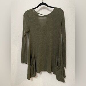 Maurice’s Forest green Casual Flowy long Sleeve shirt Size Medium with pockets